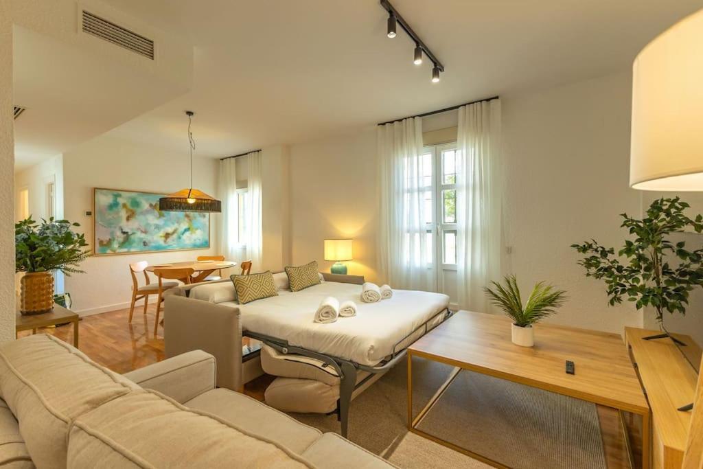 Triana Deluxe By Valcambre Apartment Севиля Екстериор снимка