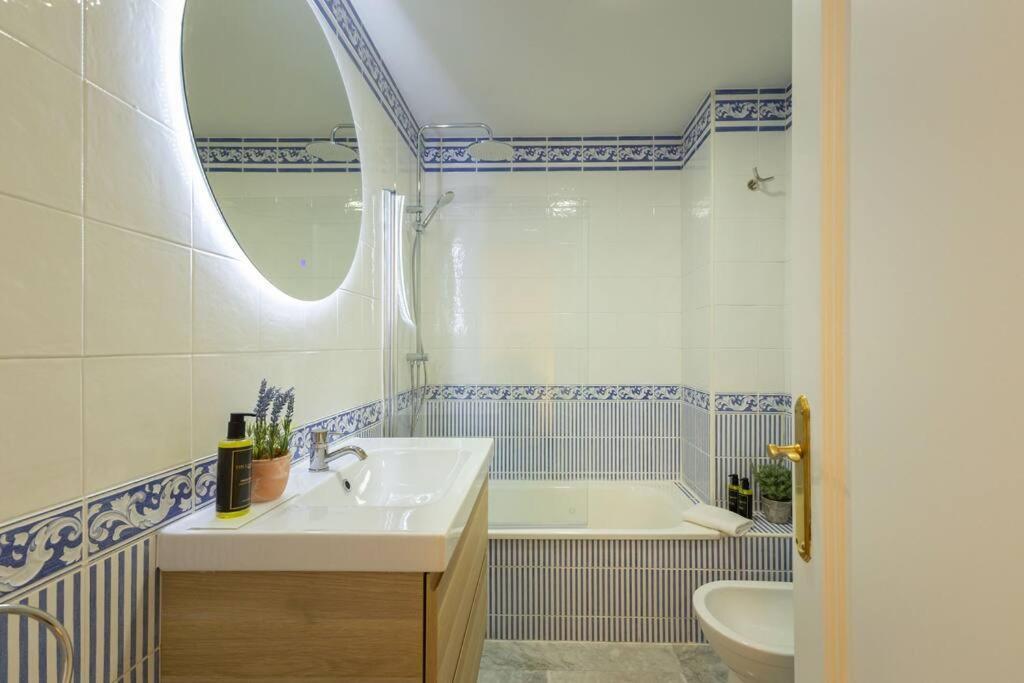 Triana Deluxe By Valcambre Apartment Севиля Екстериор снимка