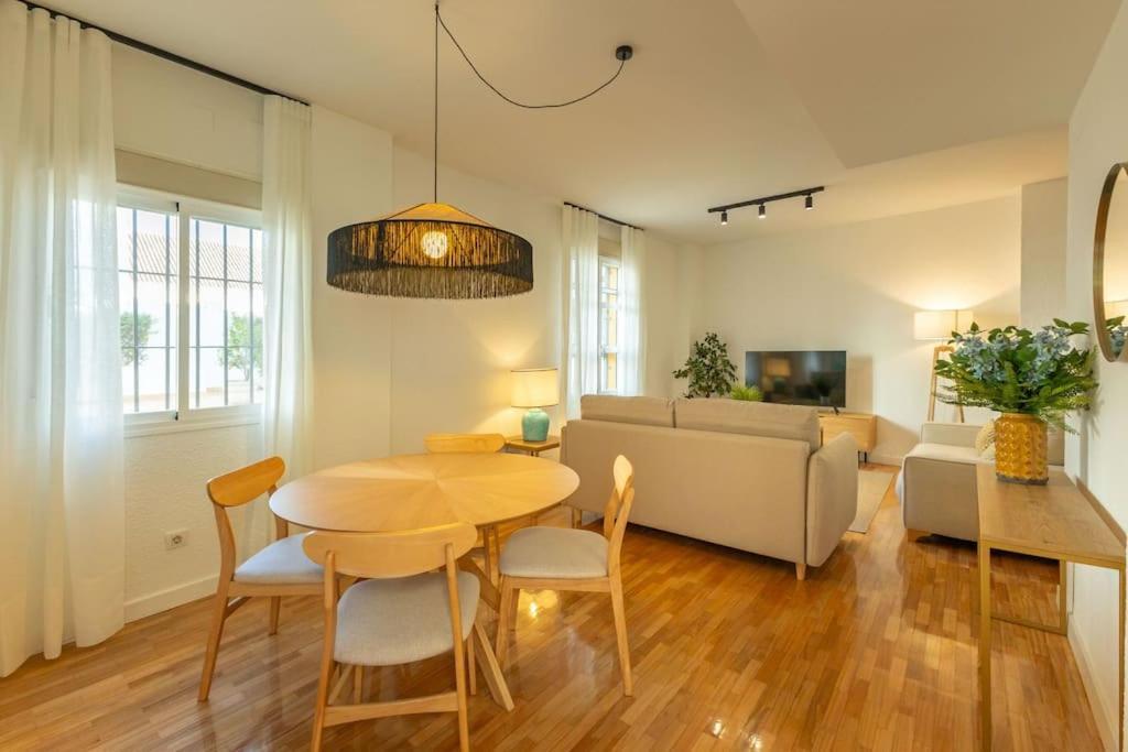 Triana Deluxe By Valcambre Apartment Севиля Екстериор снимка