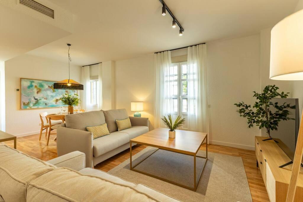 Triana Deluxe By Valcambre Apartment Севиля Екстериор снимка