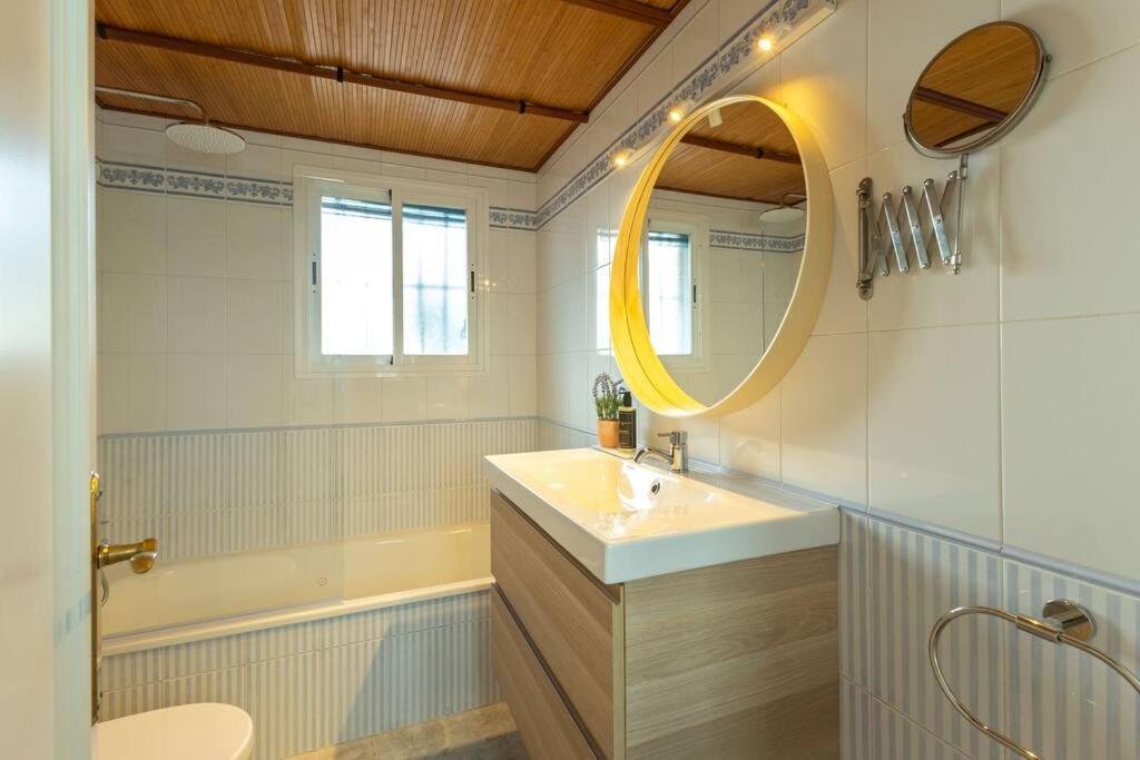 Triana Deluxe By Valcambre Apartment Севиля Екстериор снимка